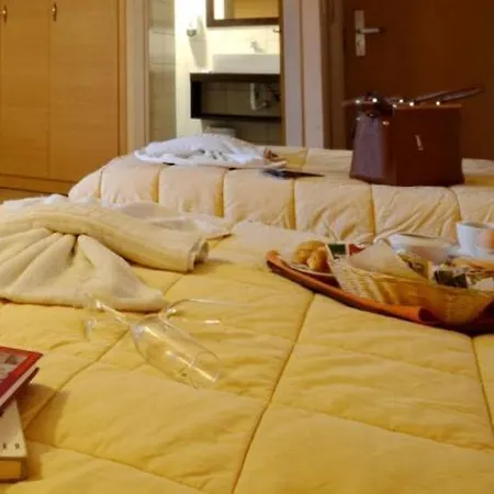 Sunrise Hostel *